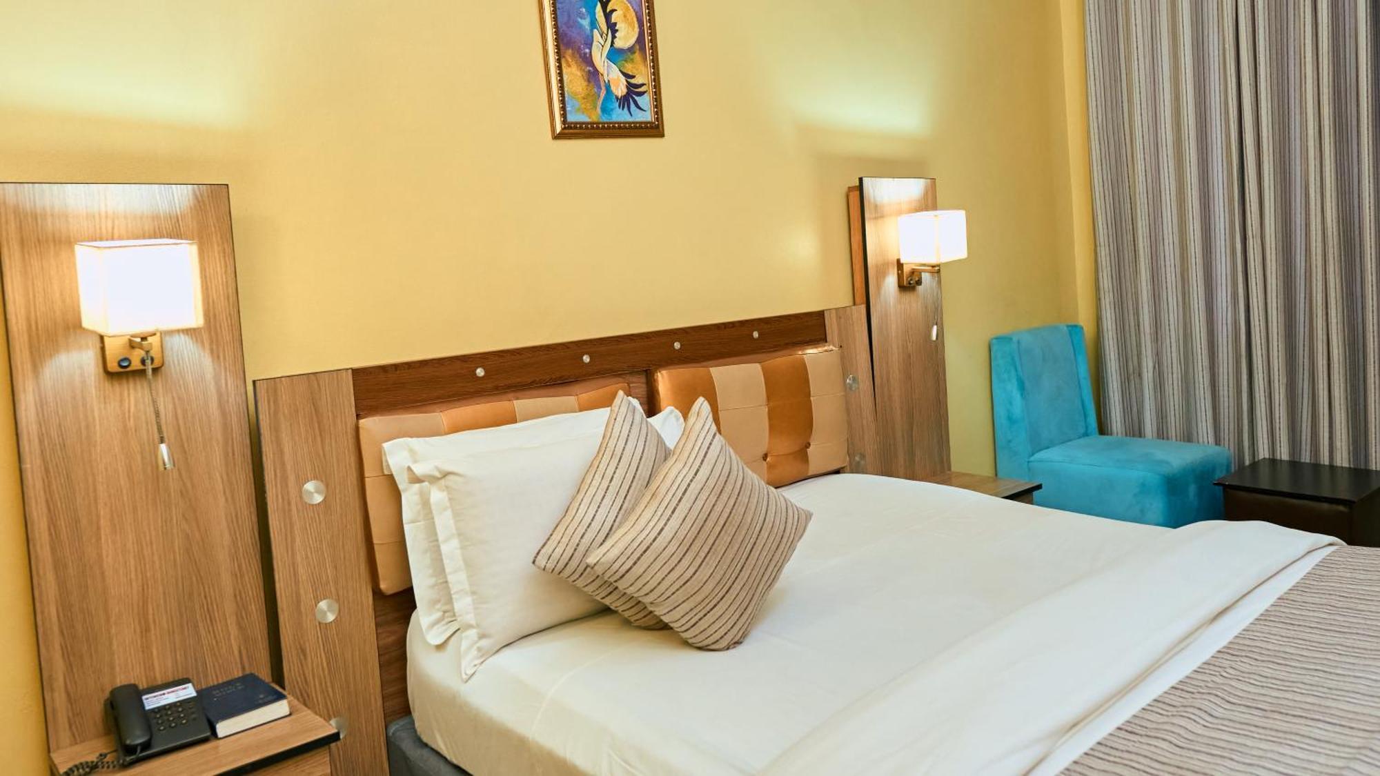 Crownedge Hotels Ikeja Exterior foto