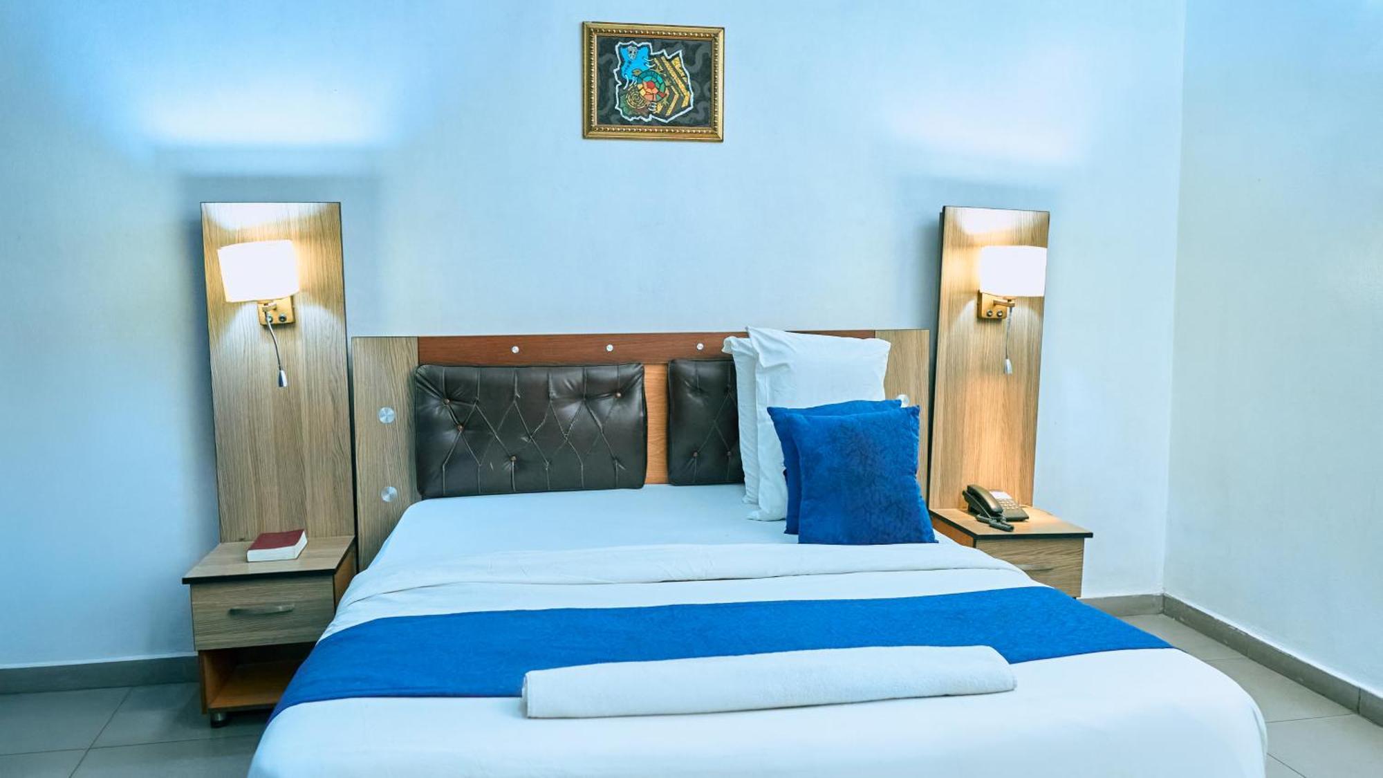 Crownedge Hotels Ikeja Exterior foto