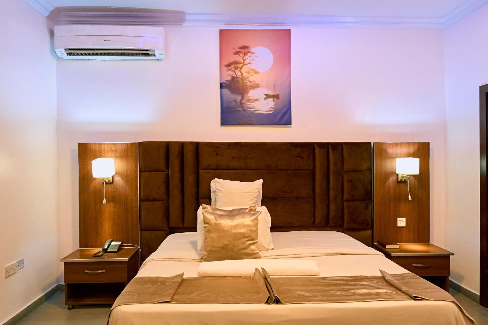 Crownedge Hotels Ikeja Exterior foto