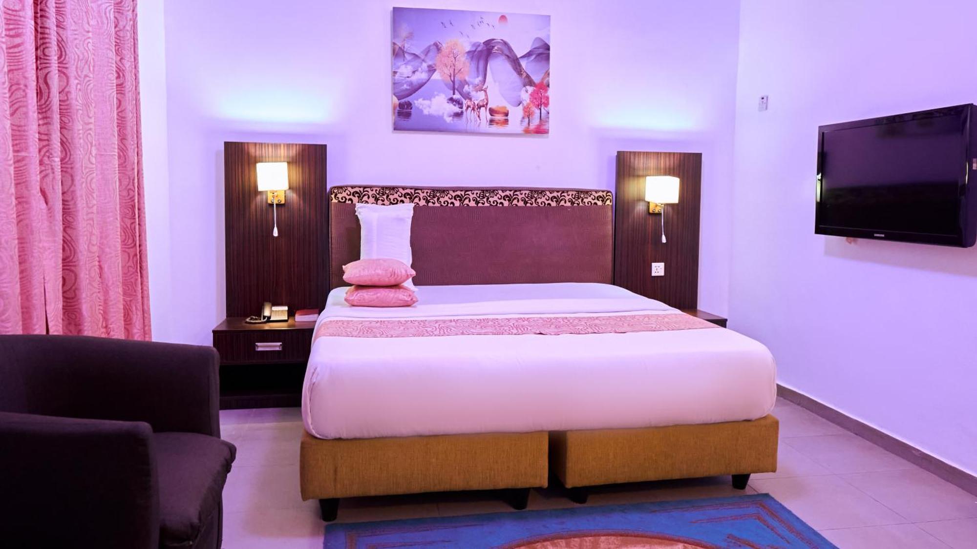 Crownedge Hotels Ikeja Exterior foto