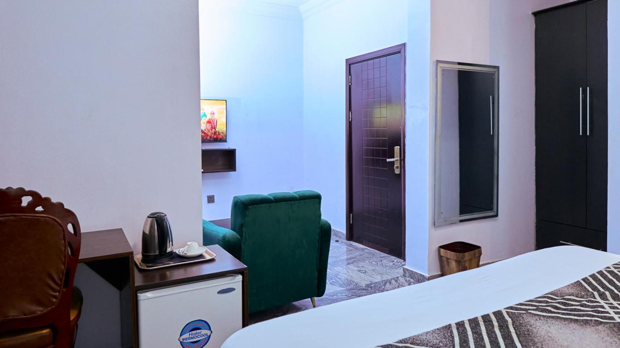 Crownedge Hotels Ikeja Exterior foto